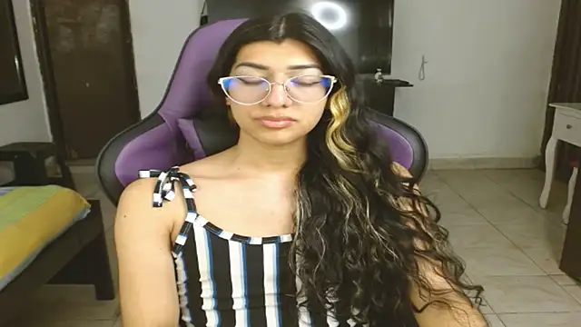 engielphoenis14 online show from February 13, 7:13 am