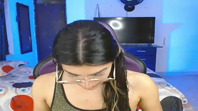 engielphoenis14 online show from March 11, 6:32 am