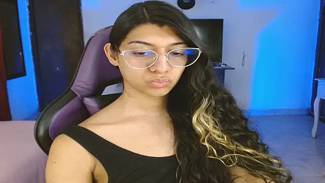 engielphoenis14 online show from January 14, 1:33 am