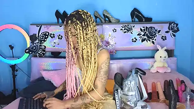 Snapshot of gabbiefoxthx chatting on January 23, 7:22 am gabbiefoxthx online show from January 23, 7:22 am