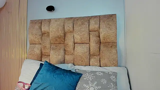 amatista  smith online show from October 4, 7:56 pm