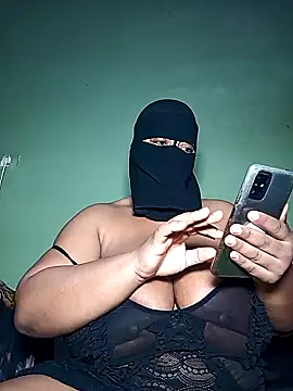 Snapshot of Loly_mor chatting on February 1, 6:32 am Loly mor online show from February 1, 6:32 am