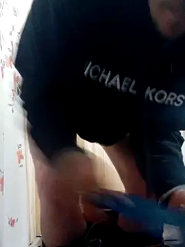 Snapshot of Lilsmokeshow017 chatting on December 17, 10:49 pm Lilsmokeshow017 online show from December 17, 10:49 pm