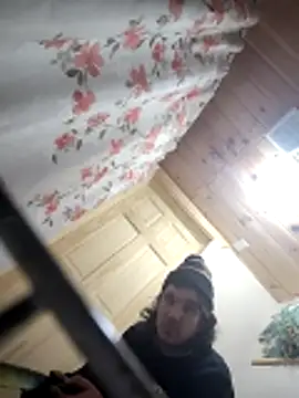 Snapshot of Lilsmokeshow017 chatting on December 20, 2:40 am Lilsmokeshow017 online show from December 20, 2:40 am