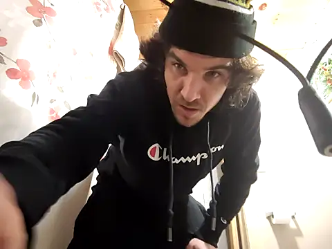 Snapshot of Lilsmokeshow017 chatting on December 21, 3:13 am Lilsmokeshow017 online show from December 21, 3:13 am