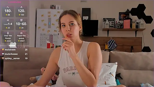 Girl alone home online show from November 13, 4:17 pm