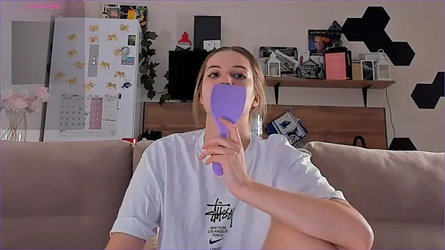 Girl alone home online show from November 21, 3:54 pm