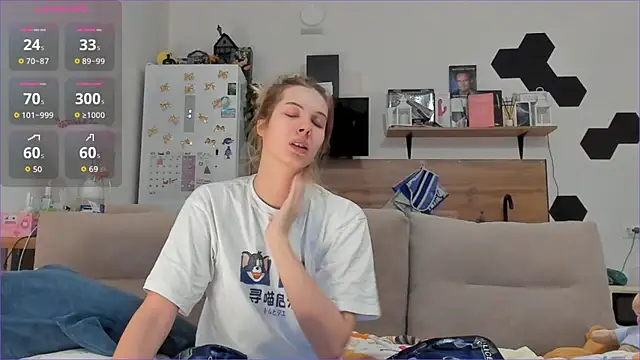 Girl alone home online show from December 19, 3:08 pm