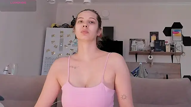 Snapshot of Girl_alone_home chatting on July 12, 4:09 pm Girl alone home online show from July 12, 4:09 pm