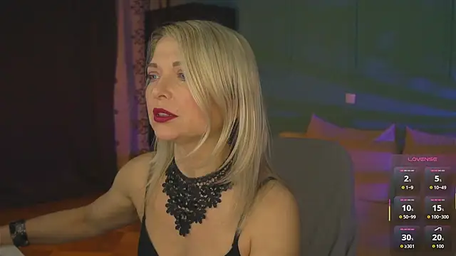 Snapshot of Gloria_Lovely chatting on May 5, 11:18 am Gloria Lovely online show from May 5, 11:18 am
