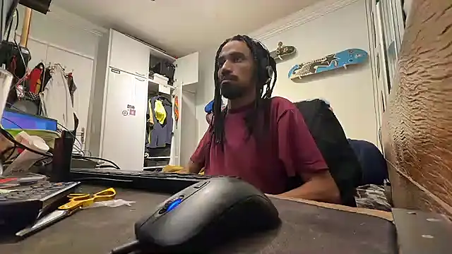 hotcamboy420 online show from December 12, 5:31 am