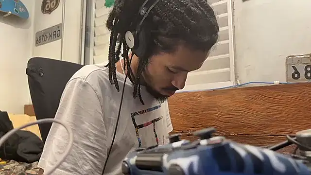 hotcamboy420 online show from January 16, 3:02 am