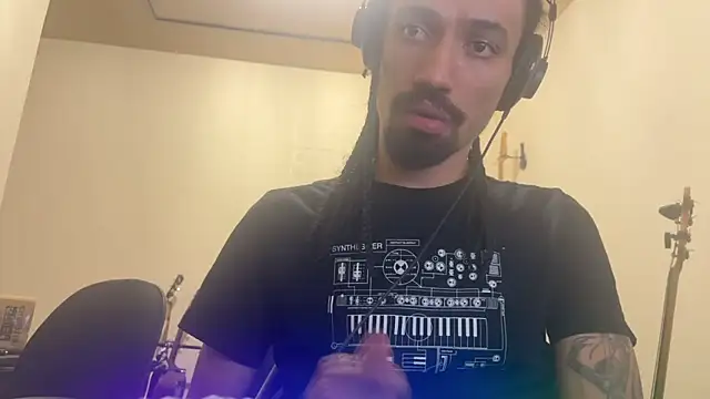 hotcamboy420 online show from October 27, 3:21 am