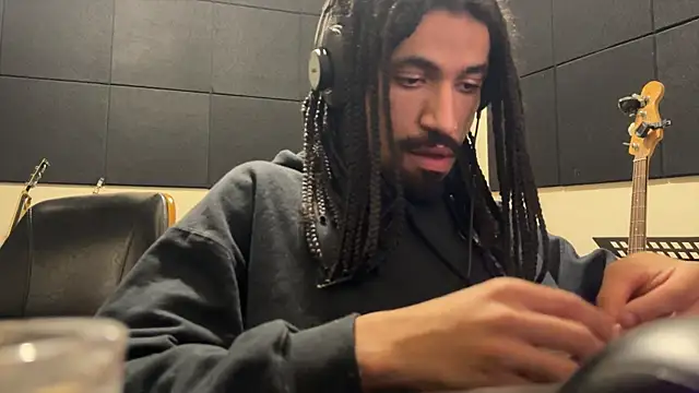 hotcamboy420 online show from November 15, 5:49 am