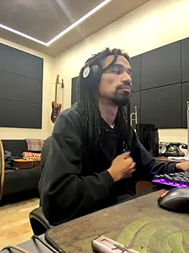 hotcamboy420 online show from November 17, 5:24 am