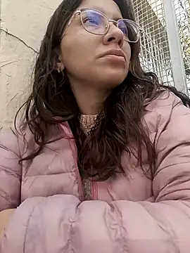 karlamorris  online show from February 11, 1:20 pm