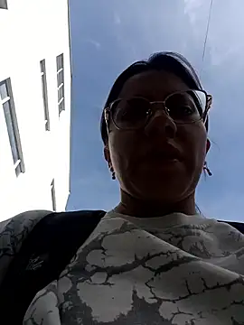 karlamorris  online show from September 16, 1:23 pm