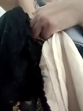 karlamorris  online show from September 27, 12:10 pm