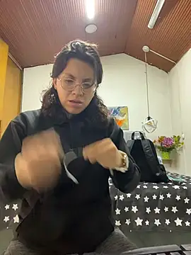 karlamorris  online show from March 25, 1:06 pm