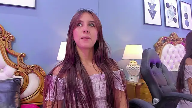 Snapshot of AlanaJones1 chatting on February 14, 3:43 am AlanaJones1 online show from February 14, 3:43 am