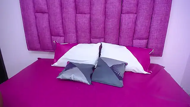 Briannacastello online show from February 19, 4:44 am