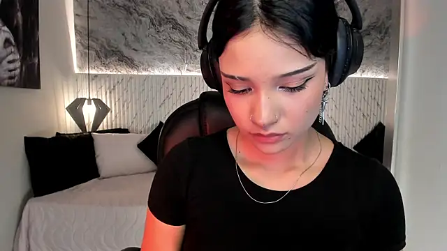 renee shelby  online show from July 3, 7:31 pm