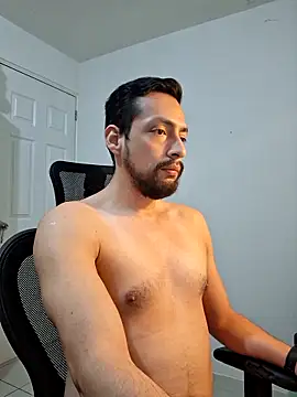 Snapshot of Andresarr93 chatting on November 28, 8:22 pm Andresarr93 online show from November 28, 8:22 pm