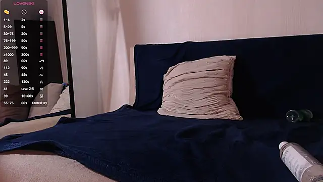 sweetbubble11 online show from February 19, 11:36 pm