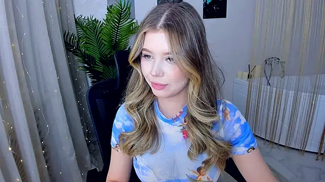 FollowLovee online show from February 2, 7:57 pm