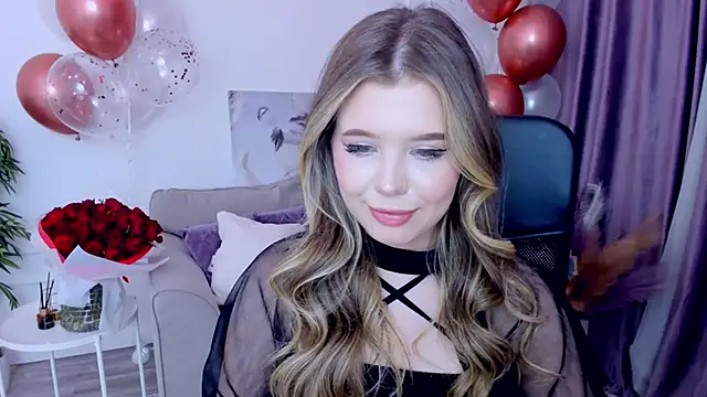 FollowLovee online show from March 22, 5:52 pm