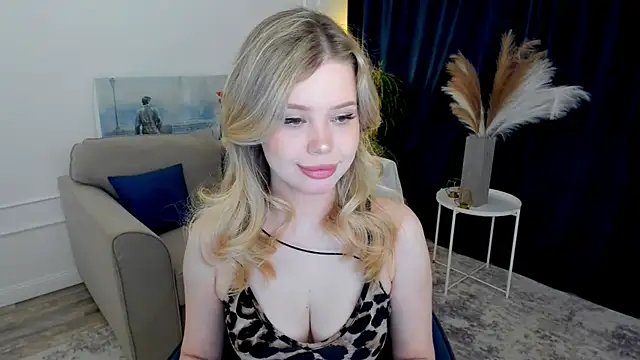 FollowLovee online show from May 6, 7:41 pm