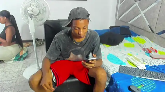 EvaxEmma online show from December 16, 1:27 pm