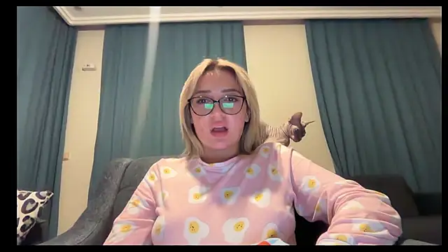 Snapshot of yaprakmericc chatting on November 22, 11:26 pm yaprakmericc online show from November 22, 11:26 pm