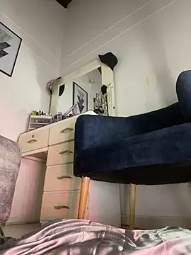 LynnSam  online show from December 15, 9:20 pm