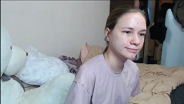 leila bambi  online show from December 9, 9:28 am