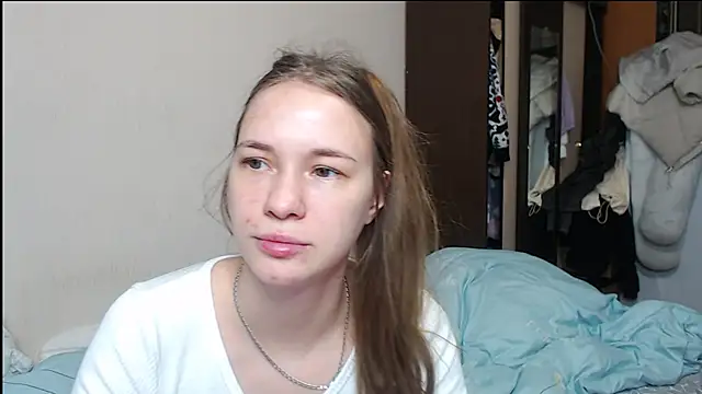 leila bambi  online show from February 4, 8:46 am