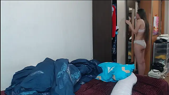 leila bambi  online show from March 14, 1:05 am