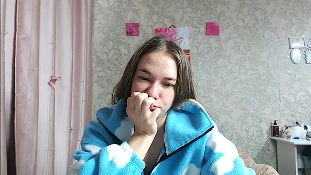 leila bambi  online show from October 14, 8:04 am