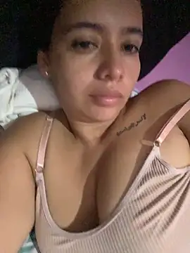 Snapshot of juliana_0796 chatting on May 18, 4:13 pm juliana 0796 online show from May 18, 4:13 pm