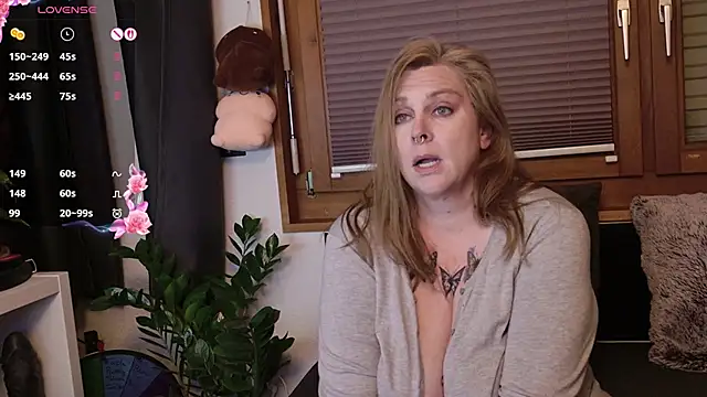 Big Beautiful MILF online show from November 8, 12:44 am