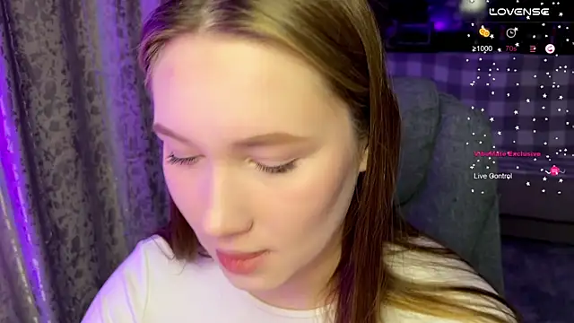 ChloeMillerMeow online show from December 4, 9:34 pm