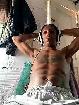 Snapshot of Larry-n-clouds chatting on November 23, 3:23 pm Larry-n-clouds online show from November 23, 3:23 pm