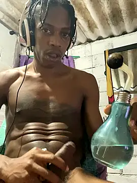 Snapshot of Larry-n-clouds chatting on November 24, 3:28 am Larry-n-clouds online show from November 24, 3:28 am