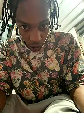 Snapshot of Larry-n-clouds chatting on November 25, 3:39 am Larry-n-clouds online show from November 25, 3:39 am