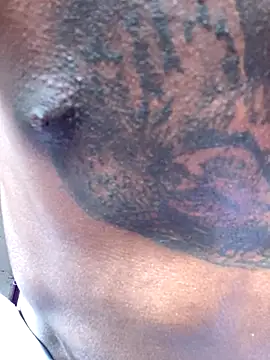 Snapshot of Larry-n-clouds chatting on November 29, 5:05 pm Larry-n-clouds online show from November 29, 5:05 pm