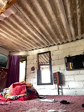 Snapshot of Larry-n-clouds chatting on December 14, 4:56 pm Larry-n-clouds online show from December 14, 4:56 pm