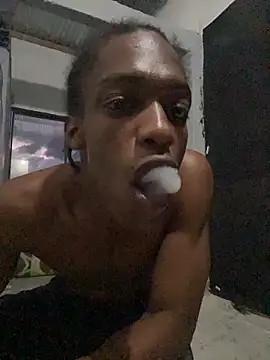 Snapshot of Larry-n-clouds chatting on June 16, 11:29 pm Larry-n-clouds online show from June 16, 11:29 pm