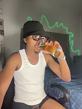 Snapshot of JaroDawg47 chatting on January 9, 6:42 pm JaroDawg47 online show from January 9, 6:42 pm