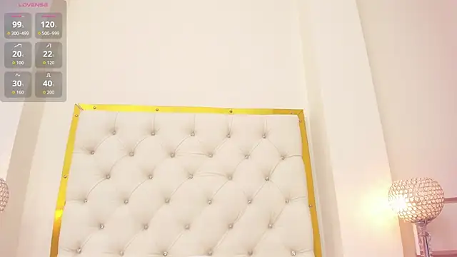 Snapshot of Donnapaul chatting on December 18, 11:49 am Donnapaul online show from December 18, 11:49 am