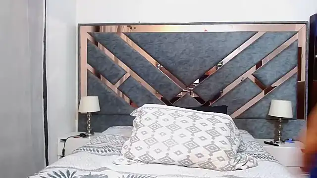 KarlaTesg online show from September 9, 9:31 am